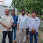 *रजिस्टर में अटेंडेंस बनाकर शिक्षक गायब*