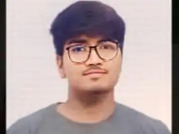 *इंस्पेक्टर के बेटे ने लगाई फांसी पंखे से लटका मिला शव, अमरोहा में तैनात है पिता*