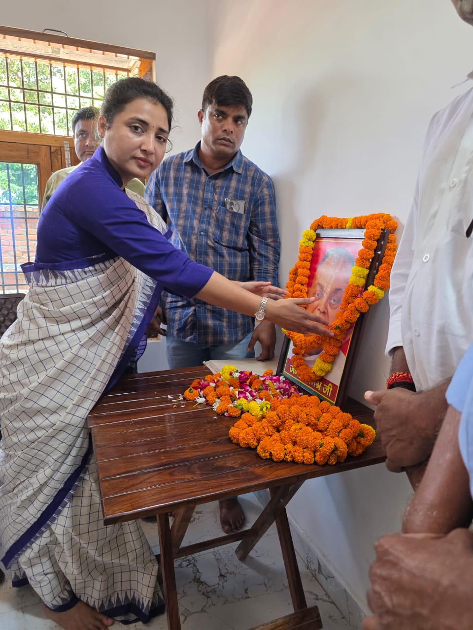 सपा विधायिका के आवास पर हुआ पंडित जनेश्वर मिश्र की जयंती का आयोजन