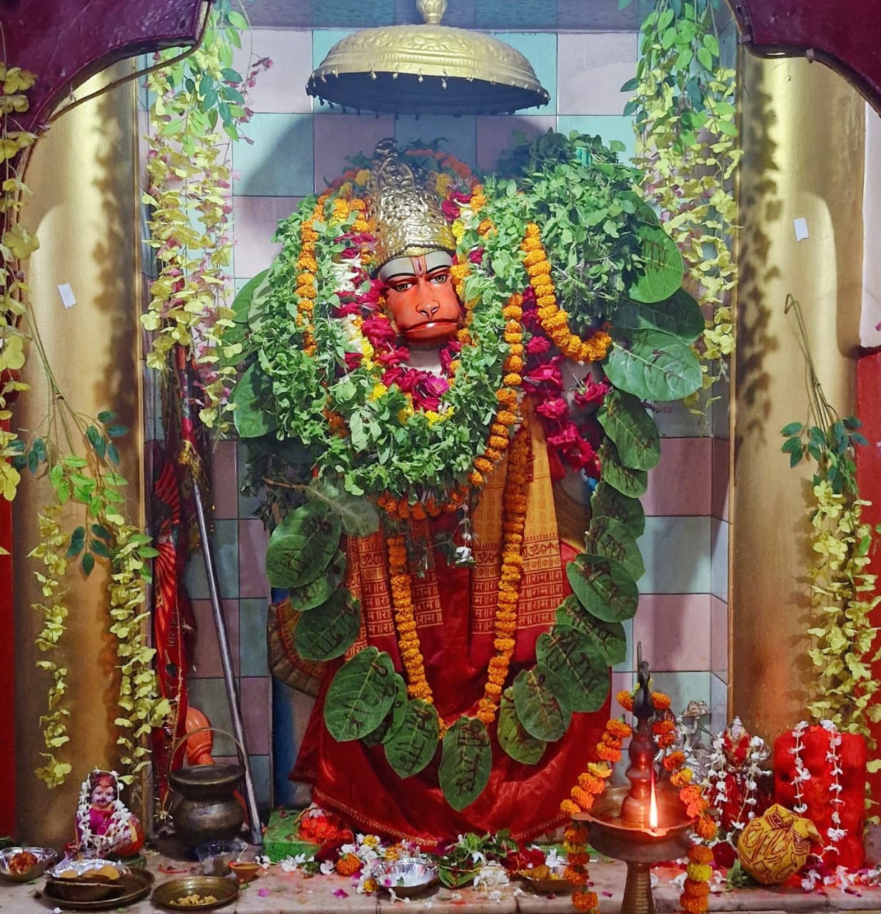 बुढ़वा मंगलवार पर मैहर मंदिर में हनुमान जी का विशेष पूजन, श्रद्धालुओं की उमड़ी भारी भीड़