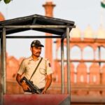 स्वतंत्रता दिवस से पहले लाल किले की सुरक्षा में सेंध, 8 पुलिसकर्मी निलंबित