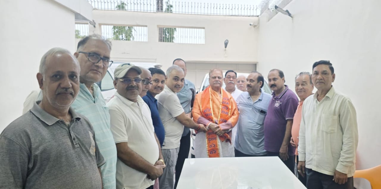 भोर भ्रमण परिवार ने किया पंडित लल्लन तिवारी का सम्मान