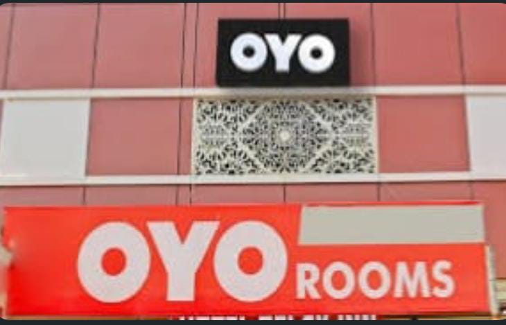 GT रोड स्थित OYO होटल पर प्रशासन का छापा – 4 कपल्स और मैनेजर हिरासत में, अवैध गतिविधियों का अड्डा बना होटल