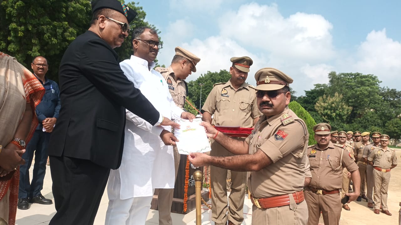 इंस्पेक्टर जयप्रकाश यादव को मिला प्रशस्ति पत्र