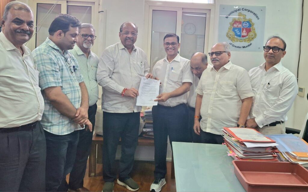 ओसी विहीन इमारतों के निवासियों की परेशानी दूर करने के लिए गठित अभ्यास समूह ने मुख्यमंत्री और विभिन्न अधिकारियों से की मुलाकात