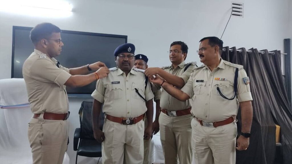 धनबाद पुलिस केंद्र में पुलिस सभा आयोजित, एसएसपी ने सुनी जवानों की समस्याएँ