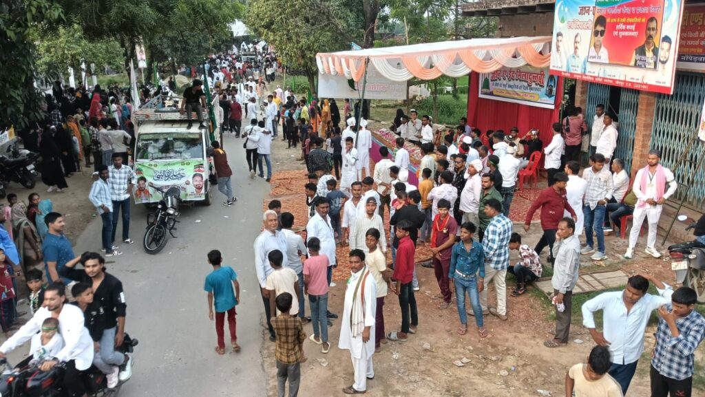 जश्ने ईद मिलादुन्नवी में उमड़ी भीड़, अखाड़ो ने दिखाए करतब