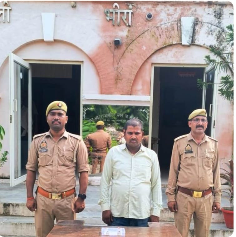 भाई का दोस्त बनकर बाइक पर दी लिफ्ट सूनसान जगर पाकर किया छेड़छाड़ का प्रयास