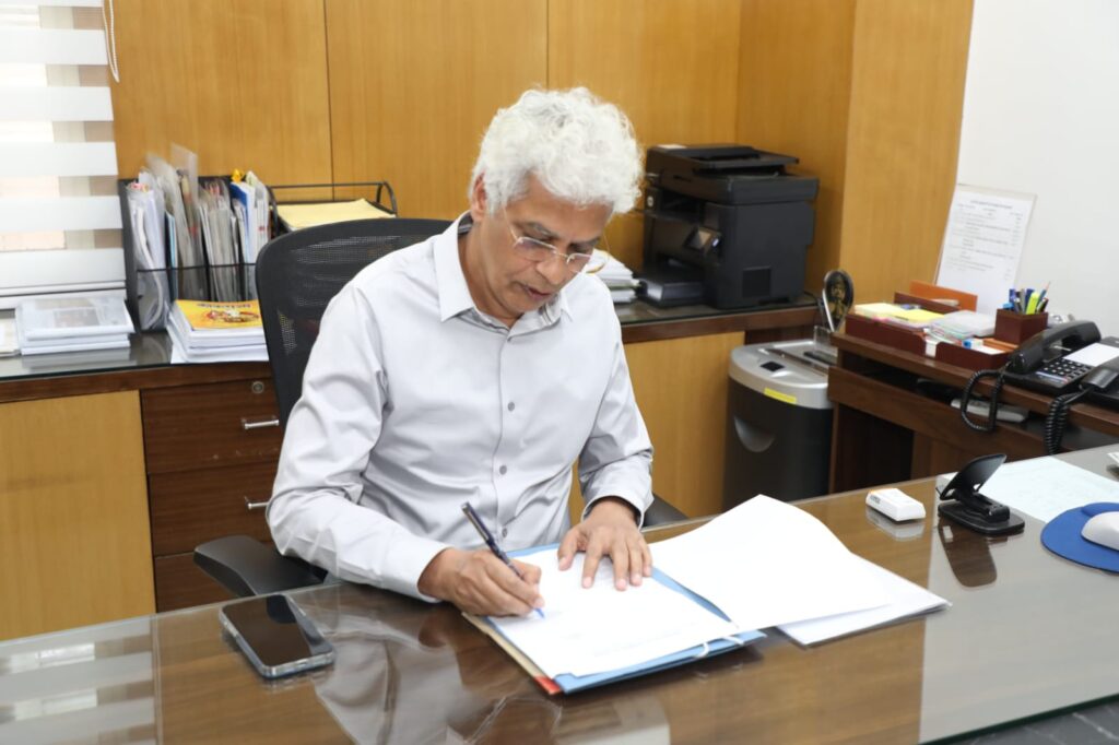 IAS दीपक सक्सेना ने मध्य प्रदेश माध्यम के MD का कार्यभार ग्रहण किया