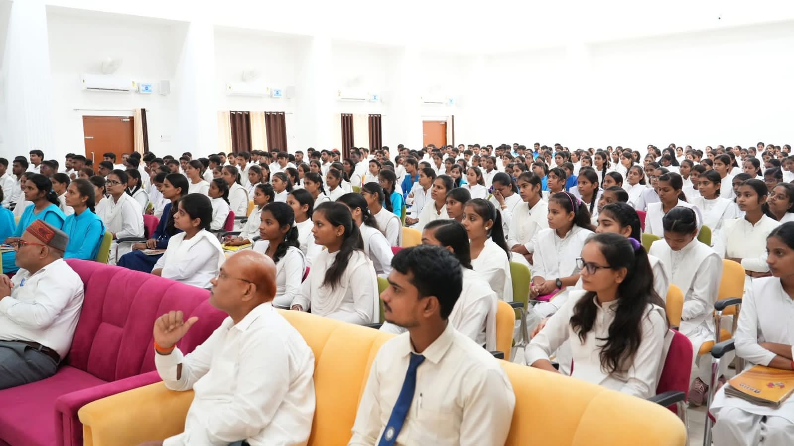 श्री विश्वनाथ पी.जी. कॉलेज, कलान में ‘अतिथि व्याख्यान’ का आयोजन