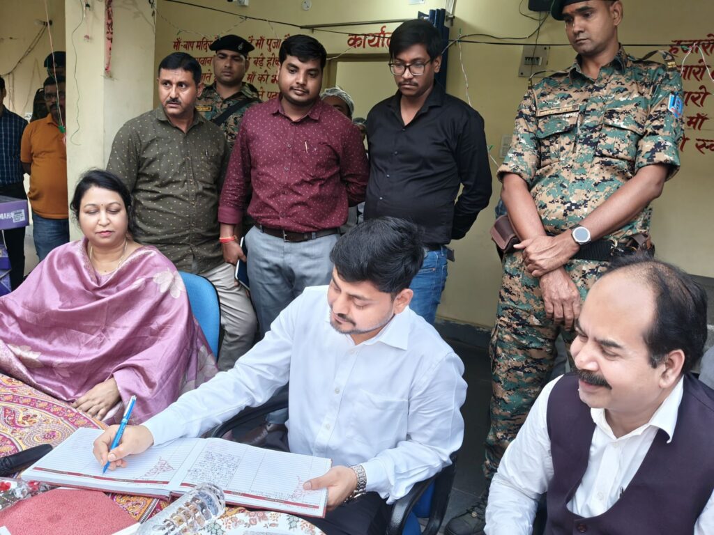 वृद्धजनों के प्रति संवेदनशील पहल — उपायुक्त आदित्य रंजन ने सहयोगी नगर वृद्धा आश्रम का किया निरीक्षण