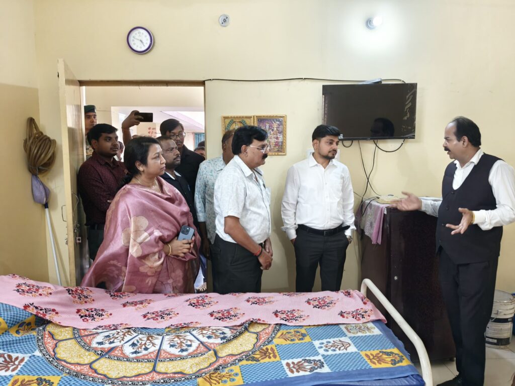 वृद्धजनों के प्रति संवेदनशील पहल — उपायुक्त आदित्य रंजन ने सहयोगी नगर वृद्धा आश्रम का किया निरीक्षण
