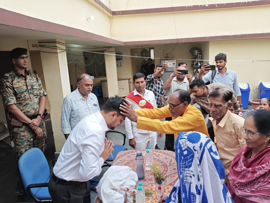 वृद्धजनों के प्रति संवेदनशील पहल — उपायुक्त आदित्य रंजन ने सहयोगी नगर वृद्धा आश्रम का किया निरीक्षण