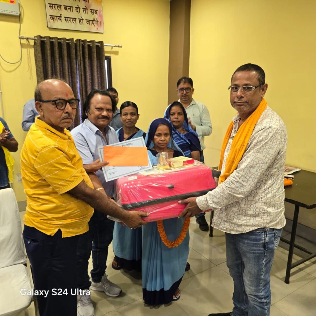 कतरास क्षेत्र में सेवानिवृत्त कर्मियों का सम्मान — महाप्रबंधक सुधाकर प्रसाद बोले, “आपका योगदान अमूल्य है”