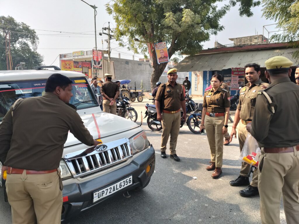 यातायात माह में मुंगरा पुलिस ने वितरित किए निःशुल्क हेलमेट, लगाए रिफ्लेक्टर