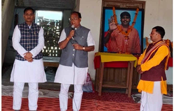 डॉ रमेश चंद्र तिवारी की जयंती पर सुंदरकांड पाठ और पत्रकारों का सम्मान