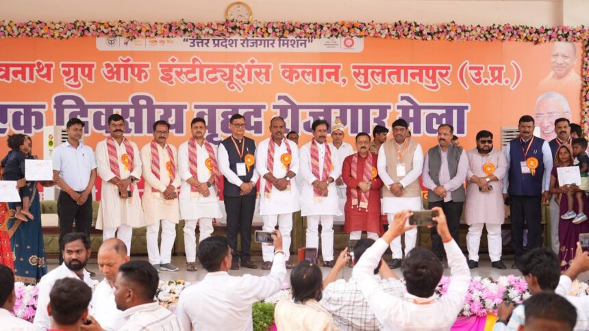 श्री विश्वनाथ ग्रुप ऑफ इंस्टीट्यूशंस में उमड़ा युवाओं का सैलाब: 25,000 अभ्यर्थियों ने रोजगार मेले में लिया हिस्सा