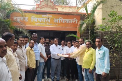 मनरेगा कर्मियों को आठ माह से नही से नही मिला मानदेय,ब्लॉक पर दिया ज्ञापन