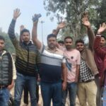 सड़क बनते ही उखड़ने लगी, ग्रामीणों ने किया प्रदर्शन; जांच की मांग