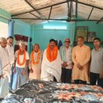 विज्ञान शिक्षक के रूप में चयनित होने पर धर्मेंद्र यादव का ग्रामवासियों ने किया सम्मान