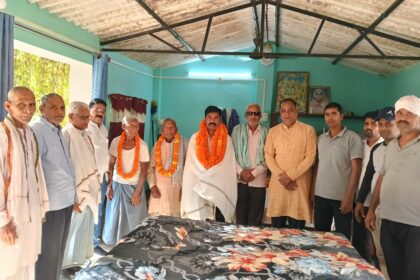 विज्ञान शिक्षक के रूप में चयनित होने पर धर्मेंद्र यादव का ग्रामवासियों ने किया सम्मान