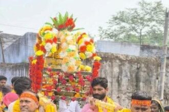 साईं बाबा की पालकी यात्रा में दिखी पार्षद अरुण कुमार चौहान की श्रद्धा, भक्तों के साथ कंधे से कंधा मिलाकर चले