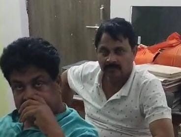 सुल्तानपुर: यादव परिवार के विवाद में पूर्व राज्यमंत्री राणा अजीत सिंह गिरफ्तार, थाने में "खातिरदारी" का वीडियो हुआ वायरल