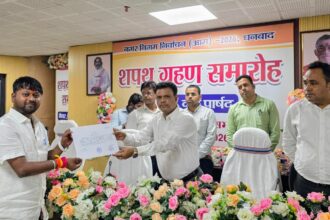 धनबाद नगर निगम में शपथ ग्रहण समारोह सम्पन्न, अरुण कुमार चौहान बने उप महापौर