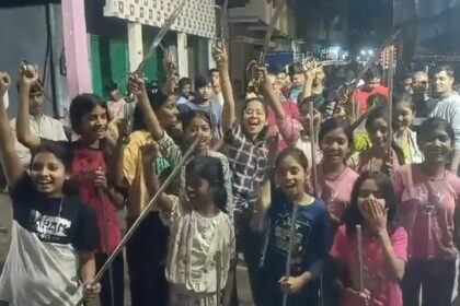 रामनवमी जुलूस में चमकेगा धनबाद की बेटियों का दम, अखाड़ों में दिखा रही हैं अद्भुत हुनर