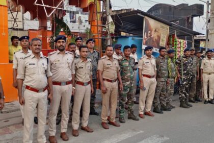 रामनवमी को लेकर कतरास सर्किल इंस्पेक्टर, बाघमारा थाना एवं बरोरा थाना प्रभारी के नेतृत्व में बाघमारा एवं बरोरा थाना क्षेत्र मे फ्लैग मार्च