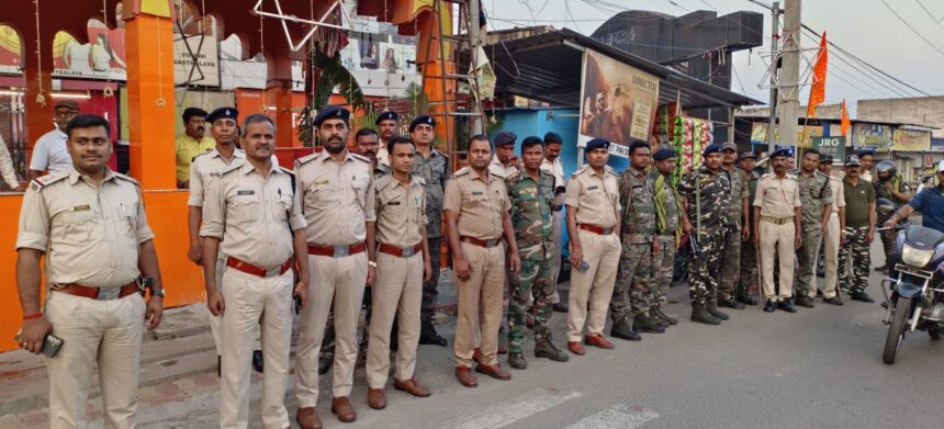 रामनवमी को लेकर कतरास सर्किल इंस्पेक्टर, बाघमारा थाना एवं बरोरा थाना प्रभारी के नेतृत्व में बाघमारा एवं बरोरा थाना क्षेत्र मे फ्लैग मार्च