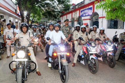 रामनवमी को लेकर धनबाद प्रशासन का भरोसेमंद कदम: उपायुक्त–एसएसपी के नेतृत्व में निकला भव्य फ्लैग मार्च