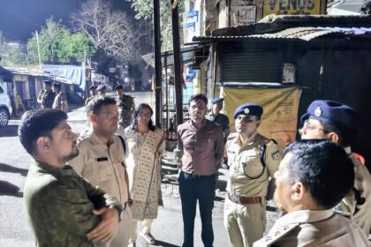 भिखराजपुर पहुंचे डीसी-एसएसपी, उपद्रवियों पर सख्त कार्रवाई के संकेत