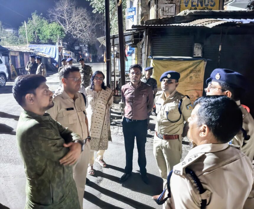 भिखराजपुर पहुंचे डीसी-एसएसपी, उपद्रवियों पर सख्त कार्रवाई के संकेत