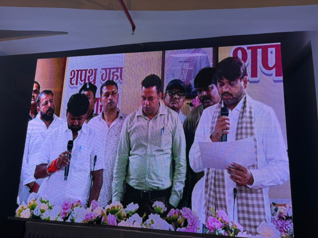 धनबाद नगर निगम में शपथ ग्रहण समारोह सम्पन्न, अरुण कुमार चौहान बने उप महापौर