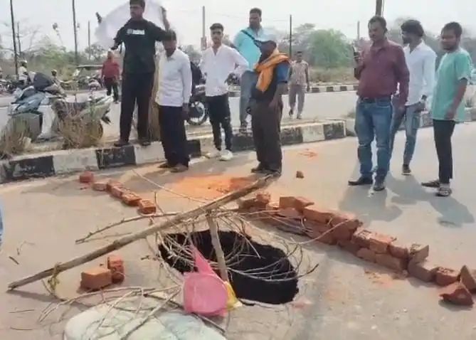 झारखंड की पहली 8 लेन सड़क आठवीं बार धंसी, 461 करोड़ की परियोजना पर उठे गंभीर सवाल