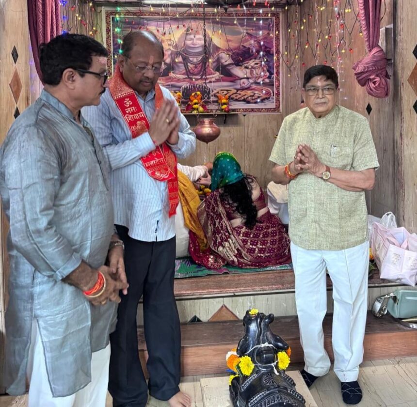 सद्विचारेश्वर महादेव मंदिर में हर हर महादेव के जयकारों के बीच महारुद्राभिषेक सम्पन्न 