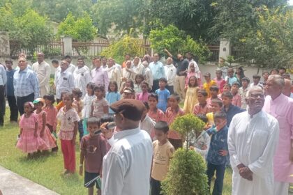 नारायण ज्ञान धाम में पूर्व पुलिस महानिरीक्षक बीपी त्रिपाठी ने किया ध्वजारोहण