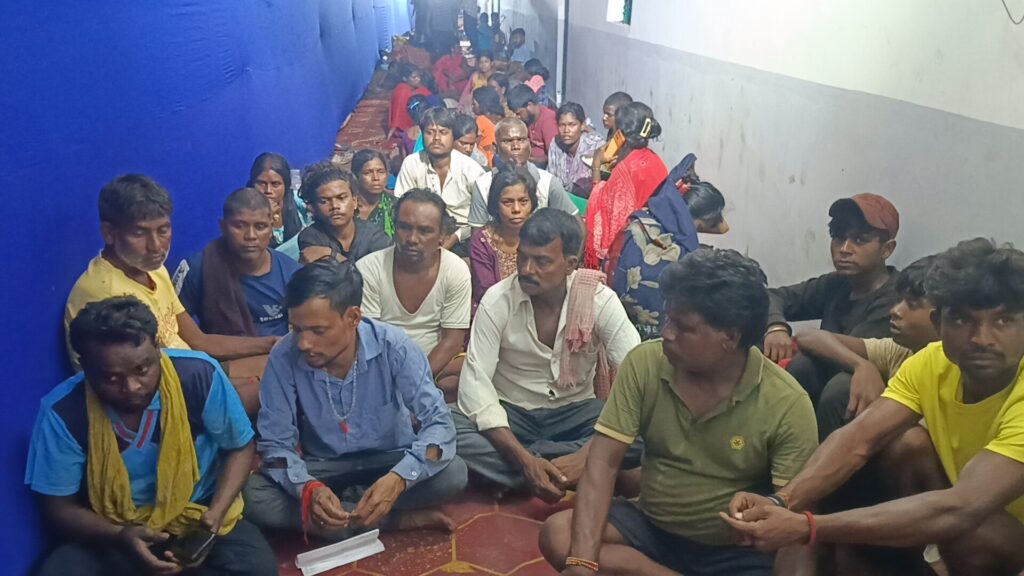 भोर की खामोशी चीखों में बदली: सिजुआ में धंसी धरती, मलबे में दबकर 10 वर्षीय विक्रम की मौत; 25 परिवारों पर टूटा बेघर होने का संकट