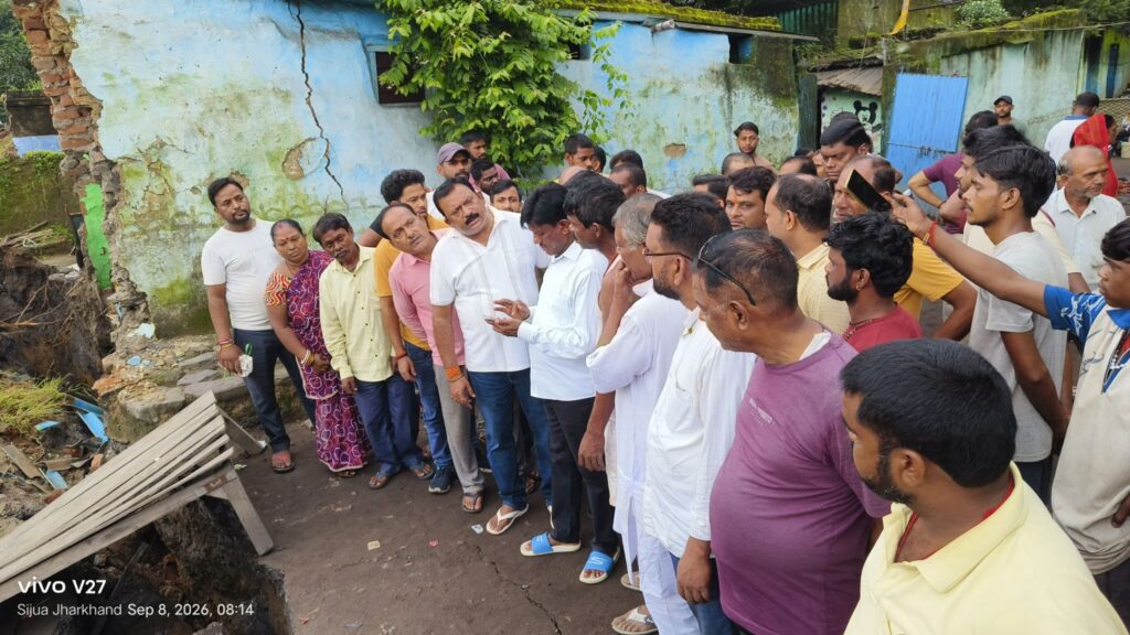 भोर की खामोशी चीखों में बदली: सिजुआ में धंसी धरती, मलबे में दबकर 10 वर्षीय विक्रम की मौत; 25 परिवारों पर टूटा बेघर होने का संकट