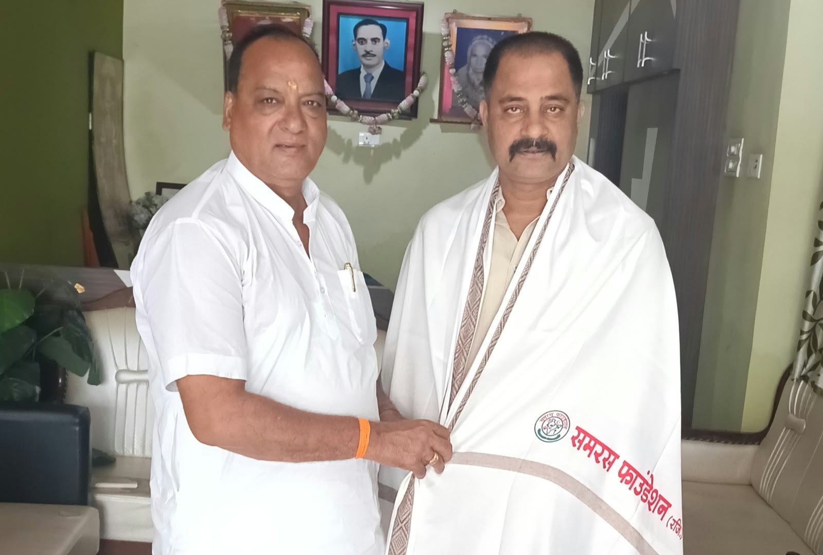 समरस फाउंडेशन ने किया भाजपा युवा नेता अखिल मिश्रा का सम्मान