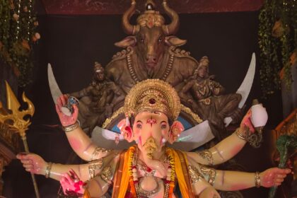 बारह ज्योतिर्लिंगों की आकर्षक सजावट बनी इस वर्ष का विशेष आकर्षण
