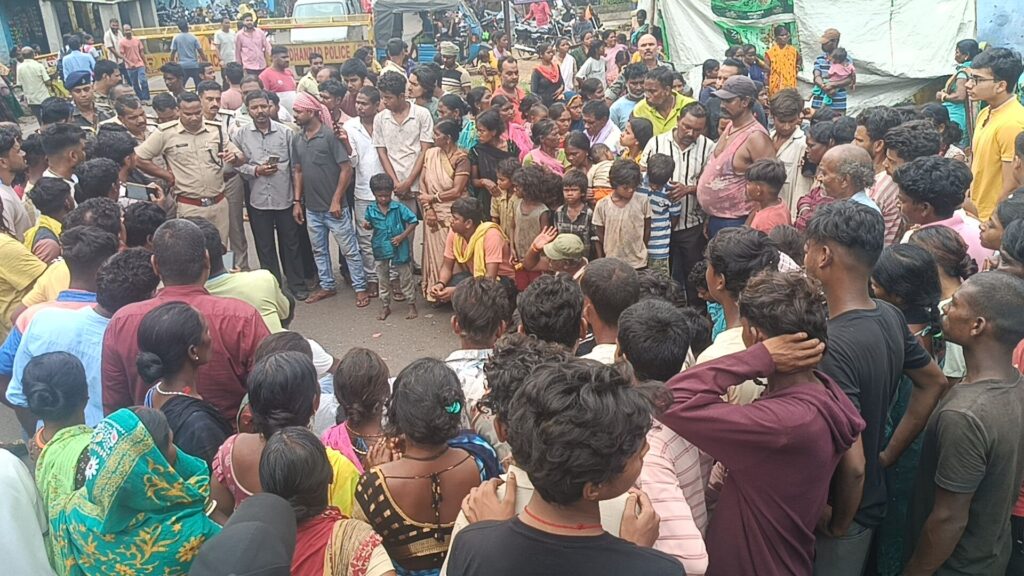 भोर की खामोशी चीखों में बदली: सिजुआ में धंसी धरती, मलबे में दबकर 10 वर्षीय विक्रम की मौत; 25 परिवारों पर टूटा बेघर होने का संकट