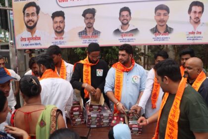 उत्तर मध्य मुंबई युवक कांग्रेस ने निखिल रूपारेल के नेतृत्व में की गणेश भक्तों की सेवा