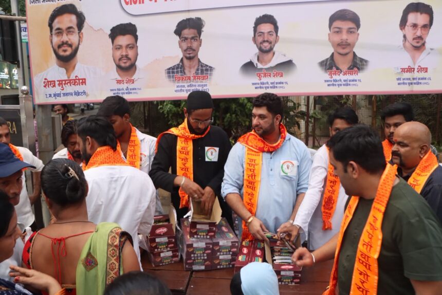 उत्तर मध्य मुंबई युवक कांग्रेस ने निखिल रूपारेल के नेतृत्व में की गणेश भक्तों की सेवा