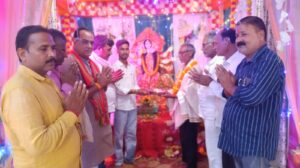 नवरात्रि में माता दुर्गा की भव्य मूर्ति स्थापित करने वाले रामजीत गौतम का सम्मान