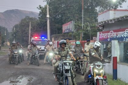 दुर्गा पूजा को लेकर जोगता पुलिस का फ्लैग मार्च, शांति और सौहार्द बनाए रखने की अपील