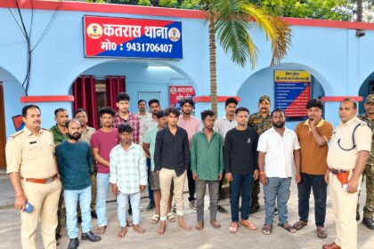 कतरास मेला में हुड़दंग करने वालों पर पुलिस की कार्रवाई, 16 युवक हिरासत में