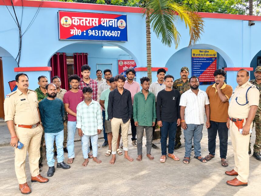 कतरास मेला में हुड़दंग करने वालों पर पुलिस की कार्रवाई, 16 युवक हिरासत में