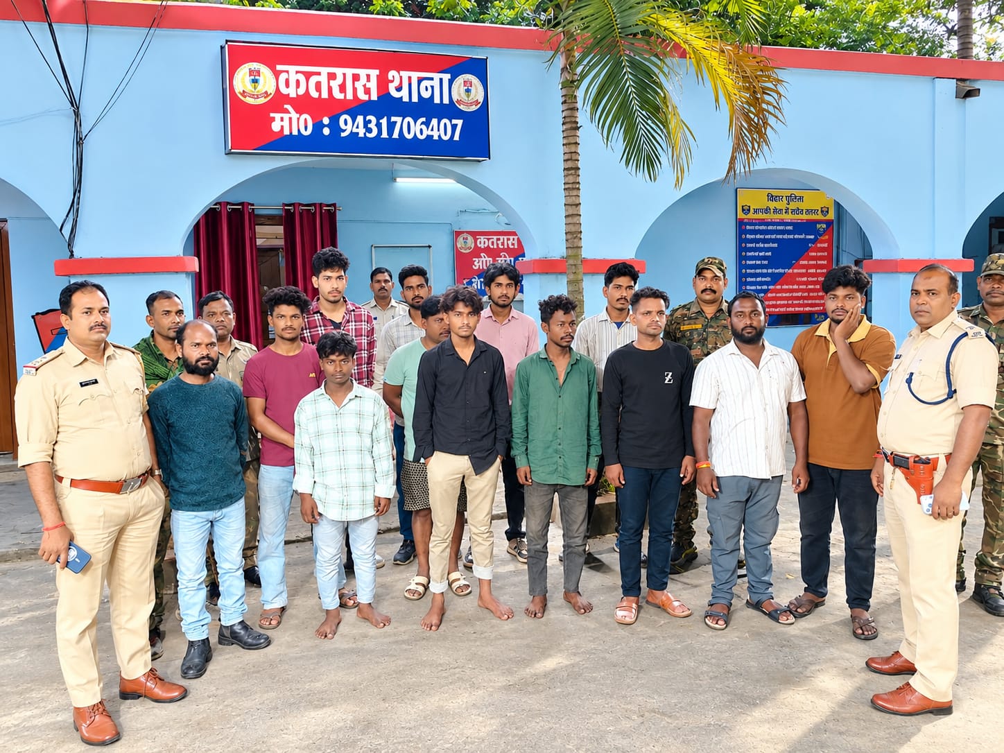कतरास मेला में हुड़दंग करने वालों पर पुलिस की कार्रवाई, 16 युवक हिरासत में